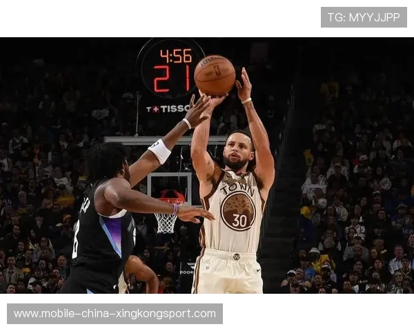 库里三分线外手感火热，勇士外线火力全开